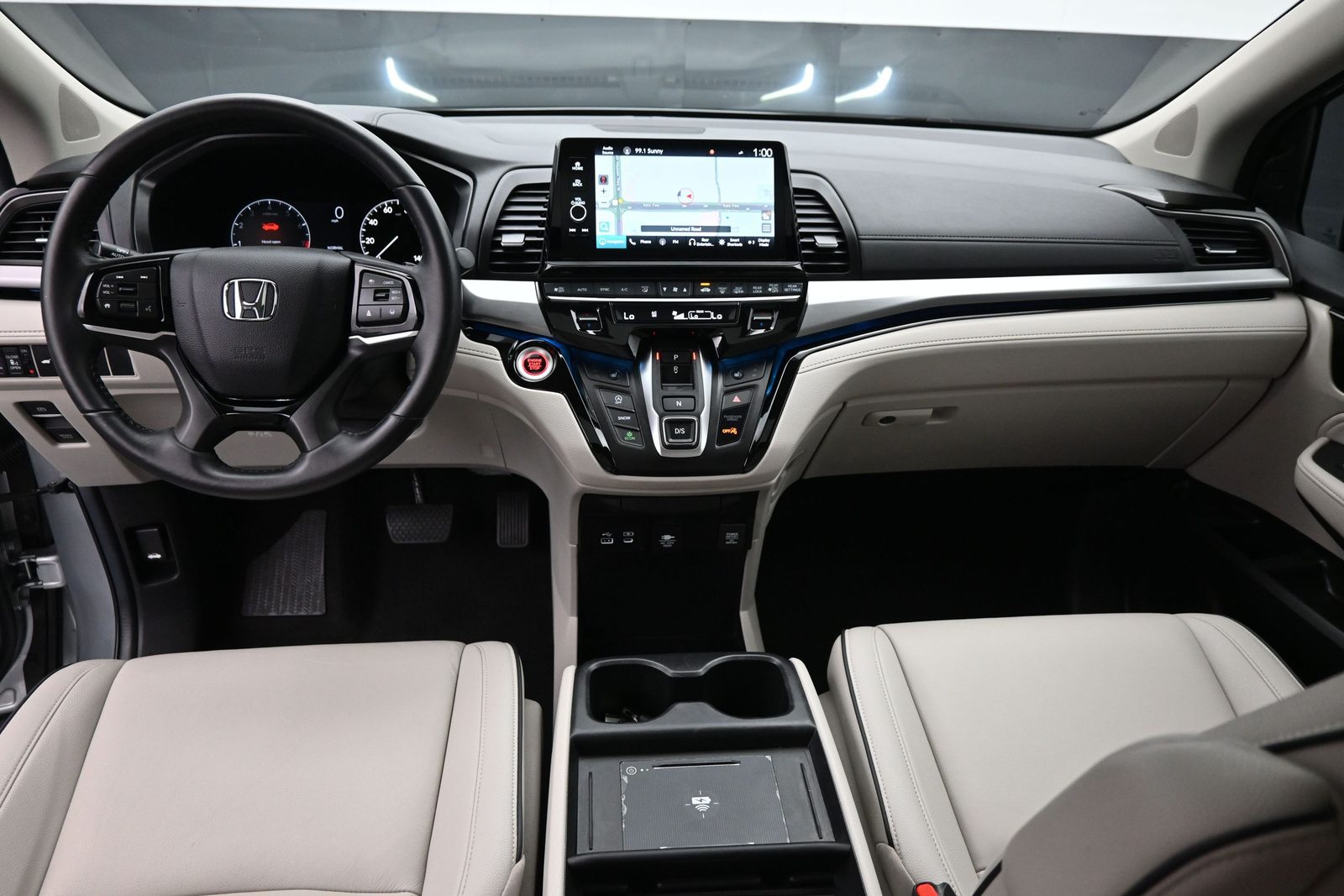 Honda Odyssey Full Dash View automotive photography