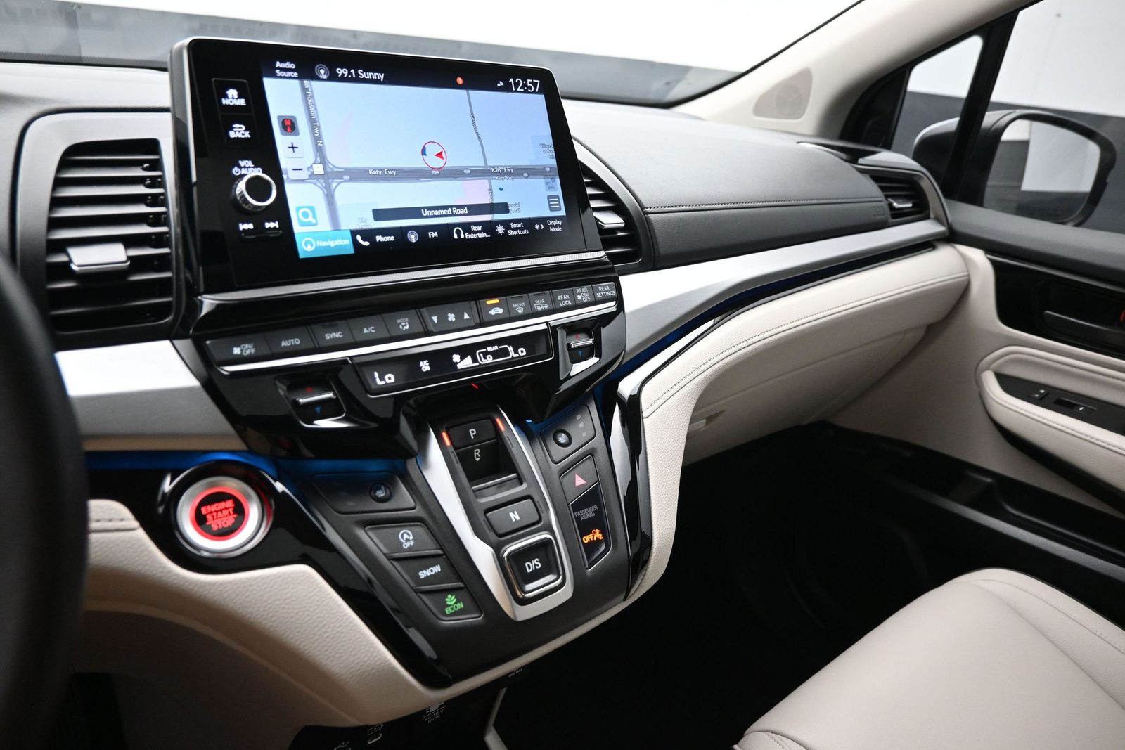 Honda Odyssey Screen Shot automotive photography